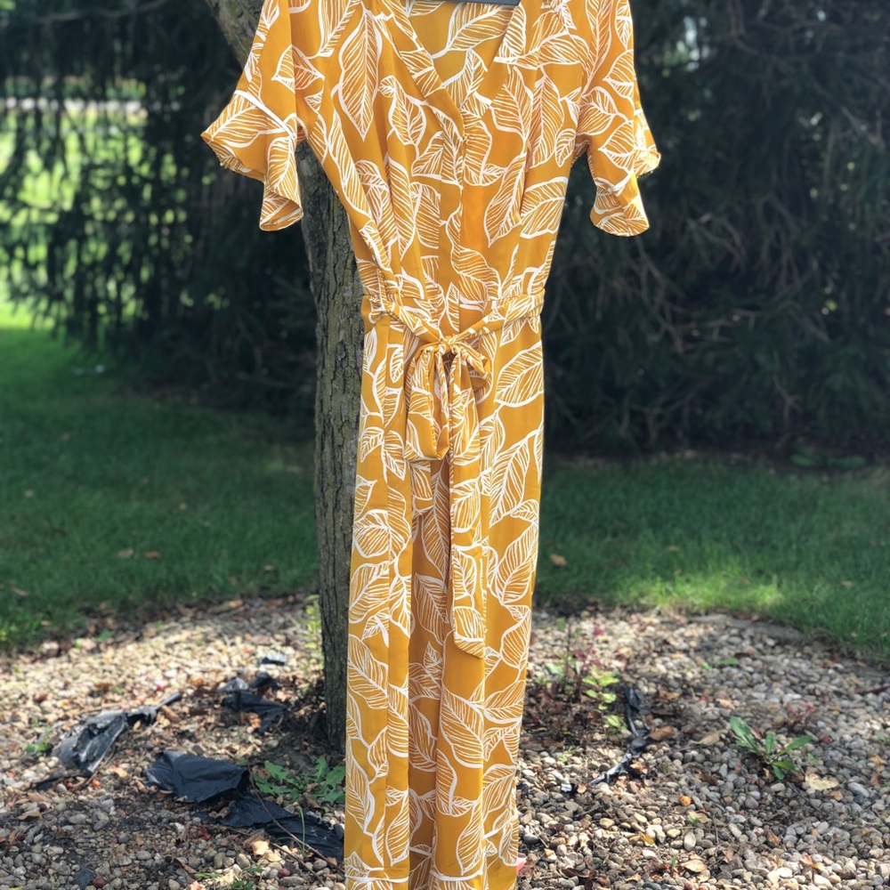 EUC ECI Palm Print Jumpsuit in Yellow size 12! - Picture 2 of 4